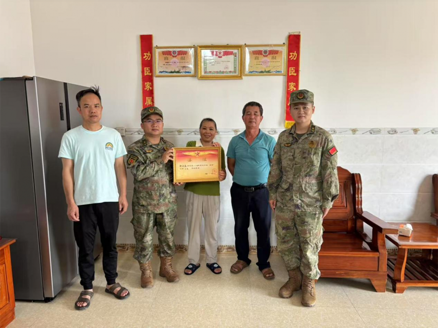 【雙擁·中渡鎮】榮光映門楣 “四有”鑄軍魂1.png