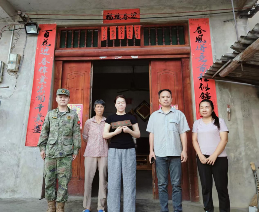 【雙擁·中渡鎮】榮光映門楣 “四有”鑄軍魂2.png