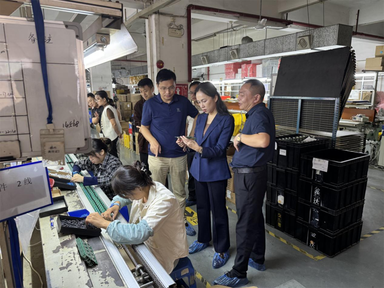 覃寶花率隊赴廣東開展招商考察1.png